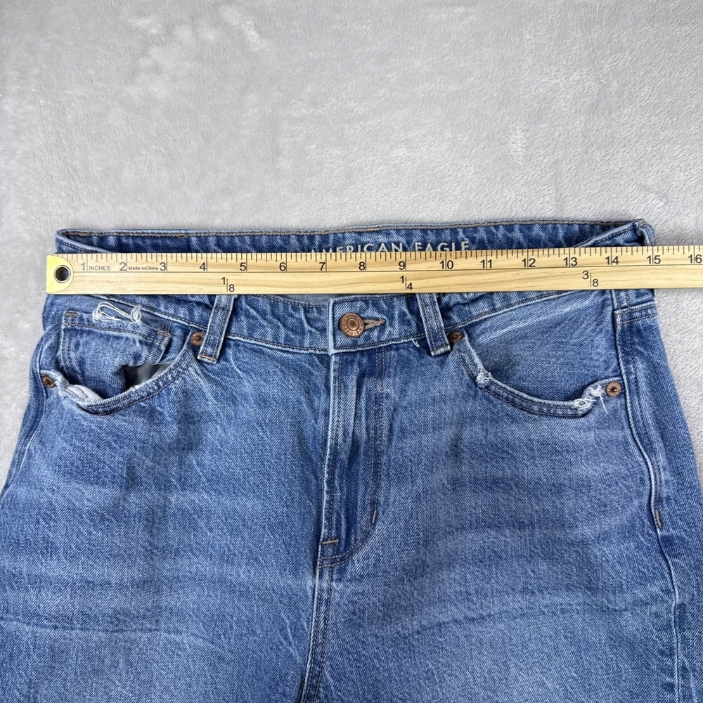 American Eagle Mom Jean Light Wash Distressed Denim Women's Size 8 Regular - Picture 7 of 10